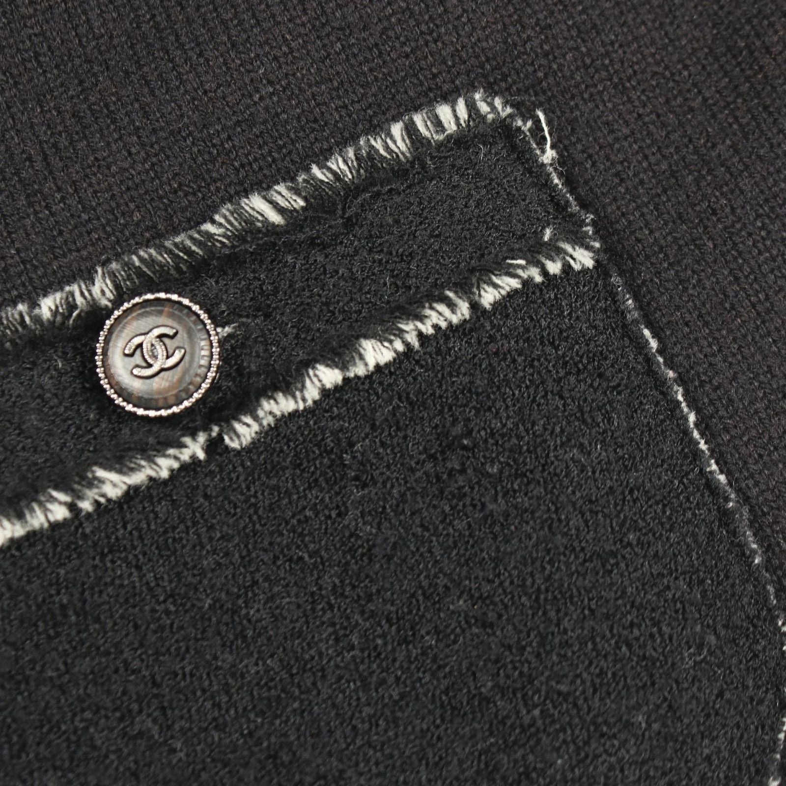 Chanel digan CC Logo Cashmere T-Shirt — view 6