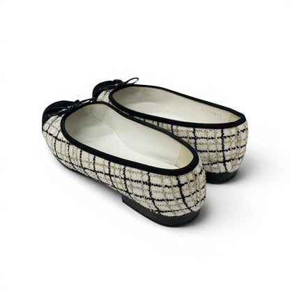 Chanel Flat Shoes Tweed Fabric White Black Gold Ballerina CC Logo Ribbon Ballet — view 4