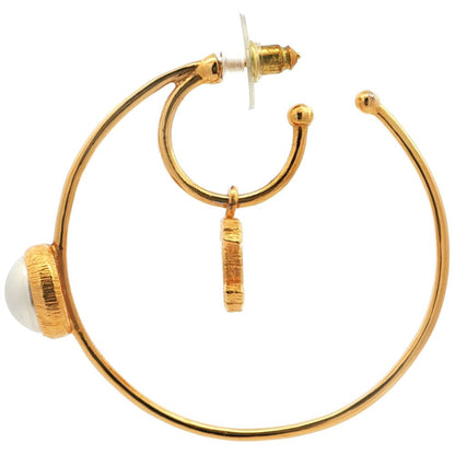 Chanel Yayoi Kusama CC Logo Single Faux Pearl Costume Earrings Alloy Gold — view 2