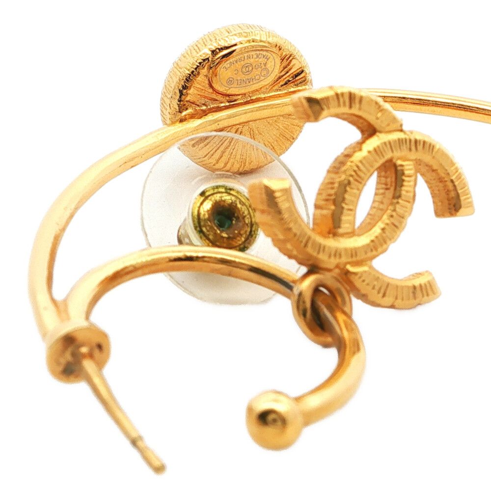 Chanel Yayoi Kusama CC Logo Single Faux Pearl Costume Earrings Alloy Gold — view 4