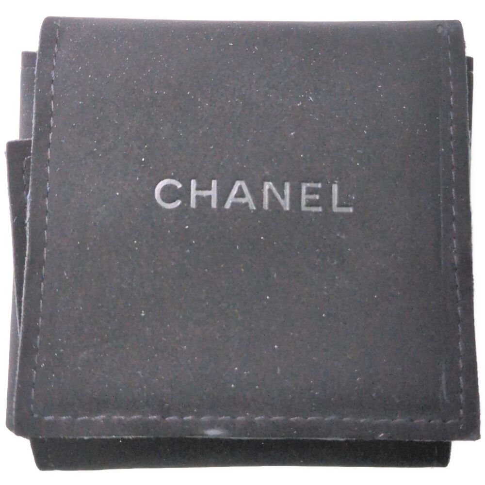 Chanel Yayoi Kusama CC Logo Single Faux Pearl Costume Earrings Alloy Gold — view 5