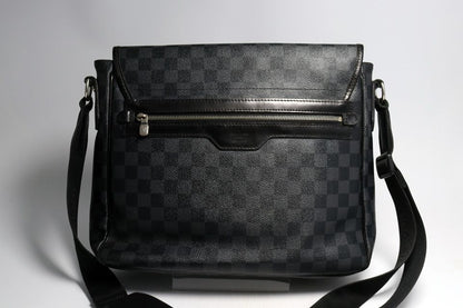 Louis Vuitton Damier Graphite Daniel Leather Shoulder — view 2