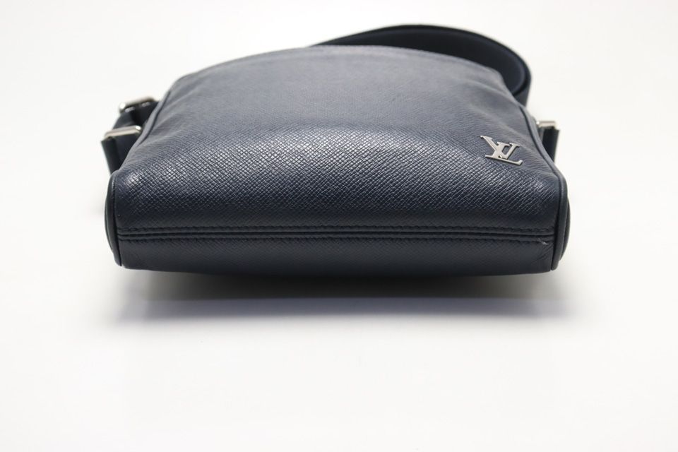 Louis Vuitton Taiga Messenger Ppm Leather Shoulder — view 3
