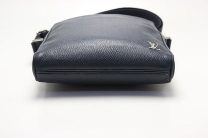 Louis Vuitton Taiga Messenger Ppm Leather Shoulder — view 3