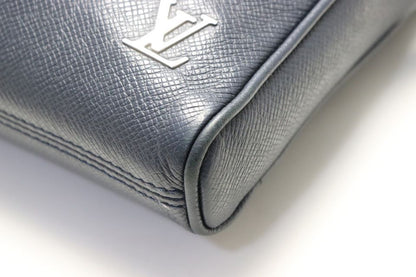 Louis Vuitton Taiga Messenger Ppm Leather Shoulder — view 4