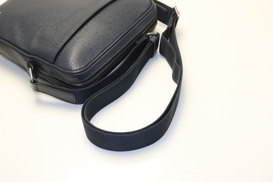 Louis Vuitton Taiga Messenger Ppm Leather Shoulder — view 9