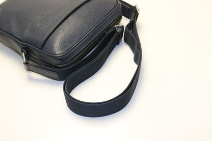 Louis Vuitton Taiga Messenger Ppm Leather Shoulder — view 9