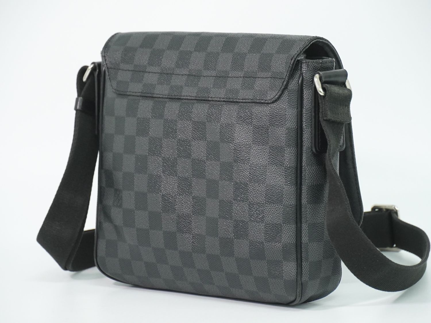 Louis Vuitton LV District PM Damier Graphite Shoulder Bag Pochette Black Gray — view 2