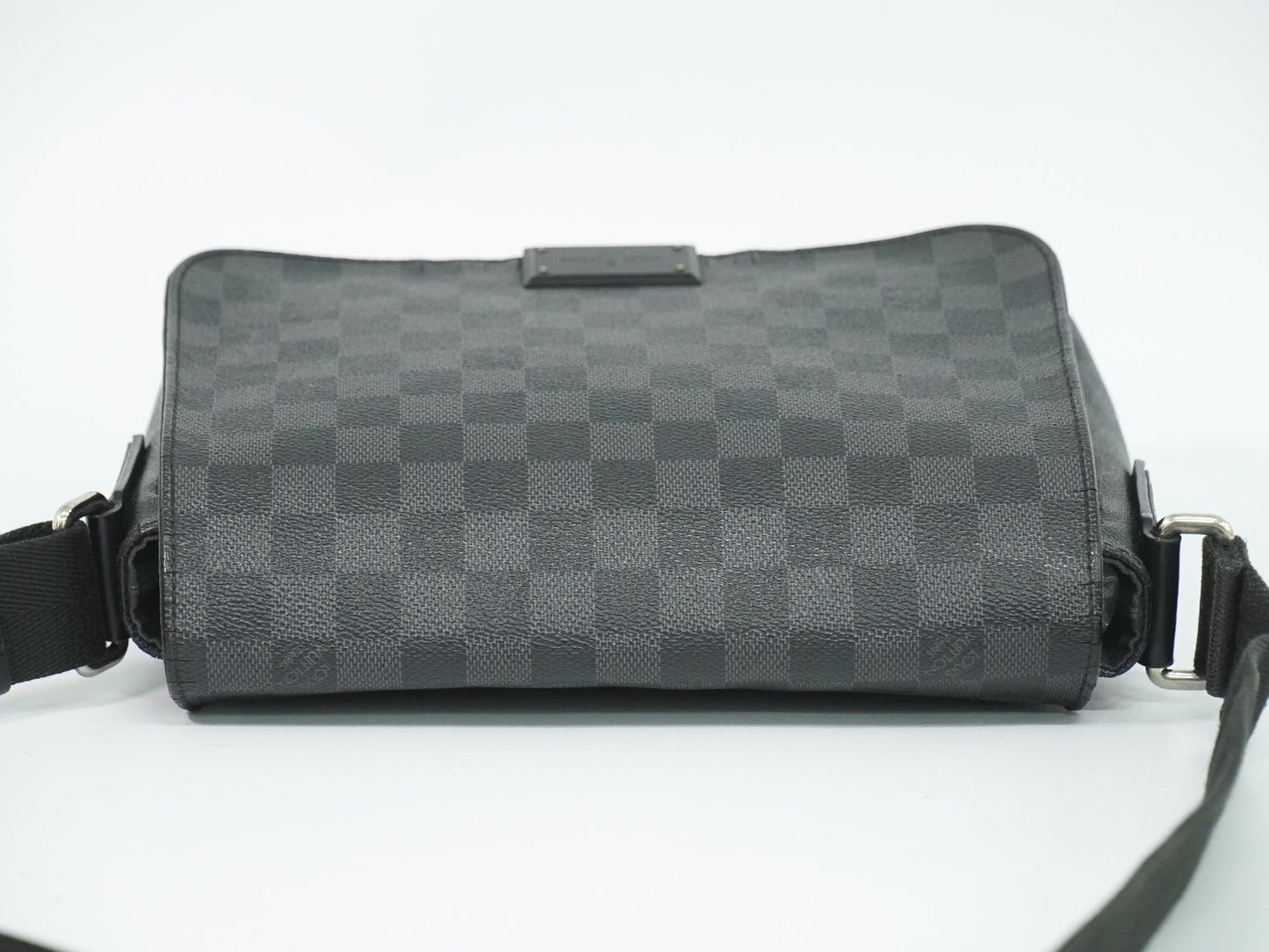 Louis Vuitton LV District PM Damier Graphite Shoulder Bag Pochette Black Gray — view 5