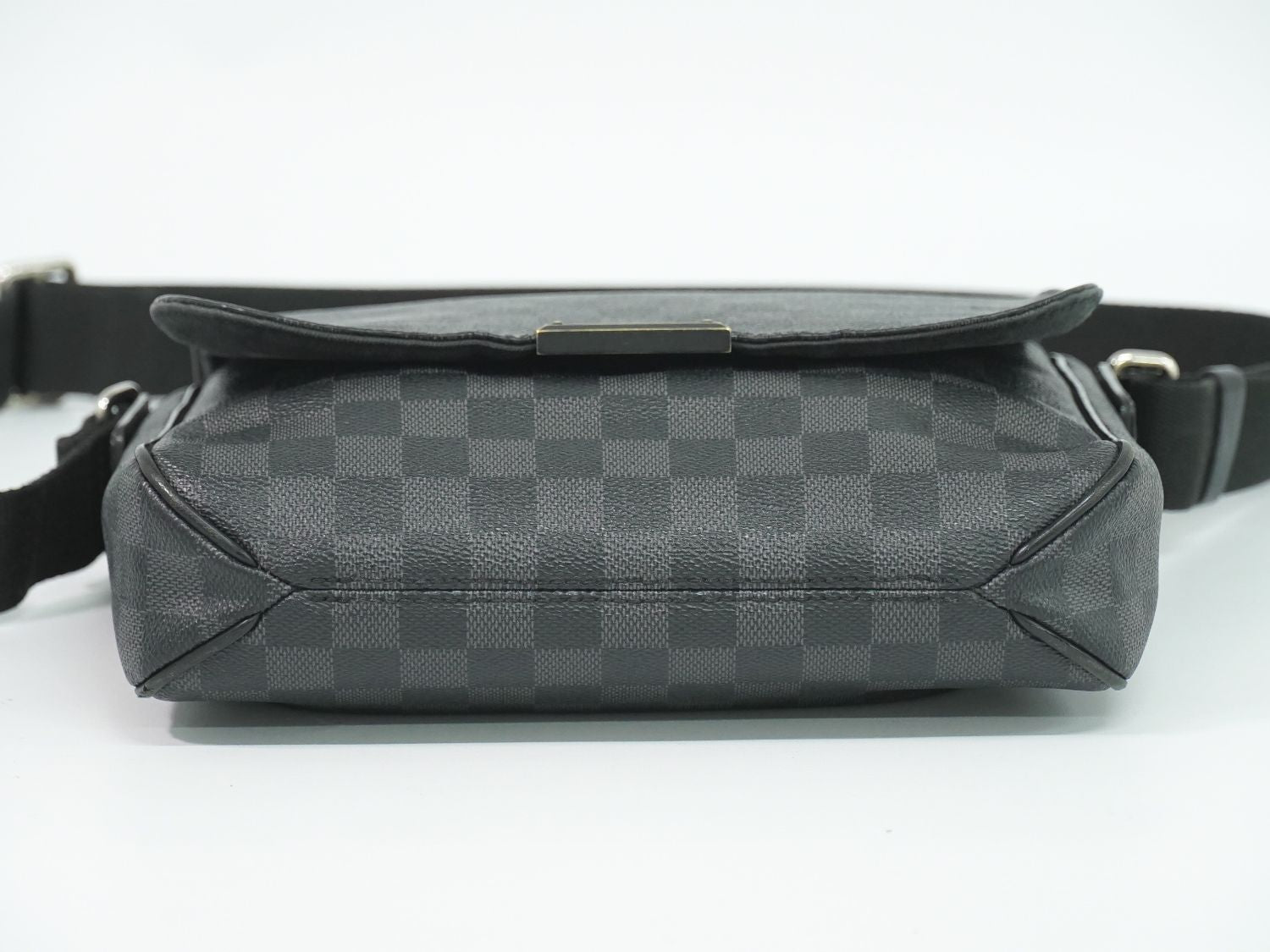 Louis Vuitton LV District PM Damier Graphite Shoulder Bag Pochette Black Gray — view 3