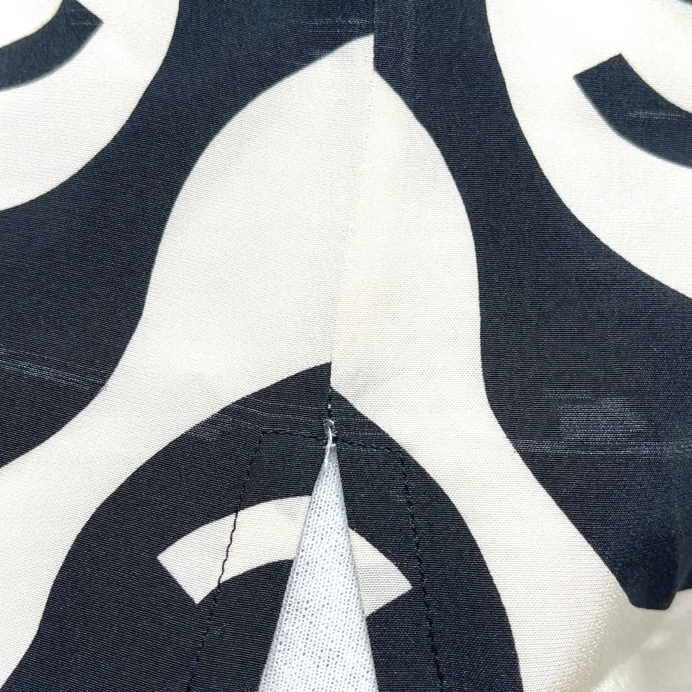 Chanel Short Sleeve T-Shirt CC Logo Wave Silk Black — view 6