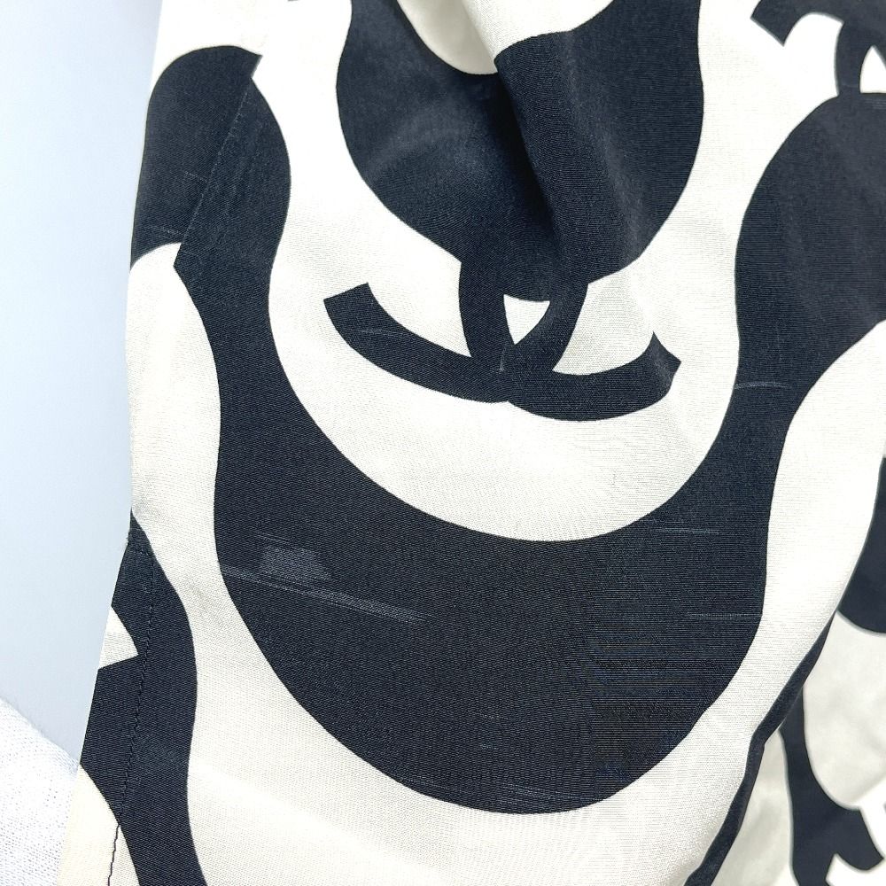 Chanel Short Sleeve T-Shirt CC Logo Wave Silk Black — view 5
