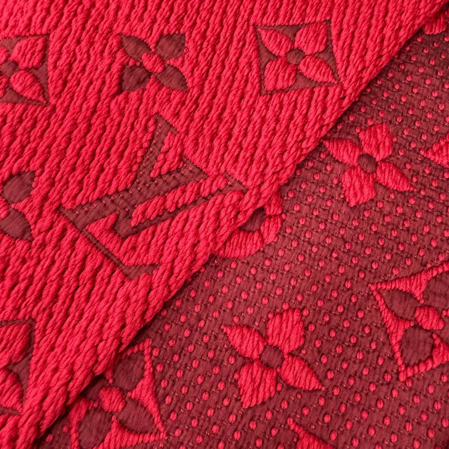 Louis Vuitton Echarpe Logo Mania Wool Silk Scarf Ruby — view 4