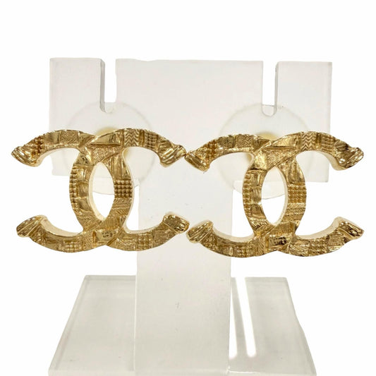 Chanel CC Logo Tweed Carved Earrings for Both Ears Gold