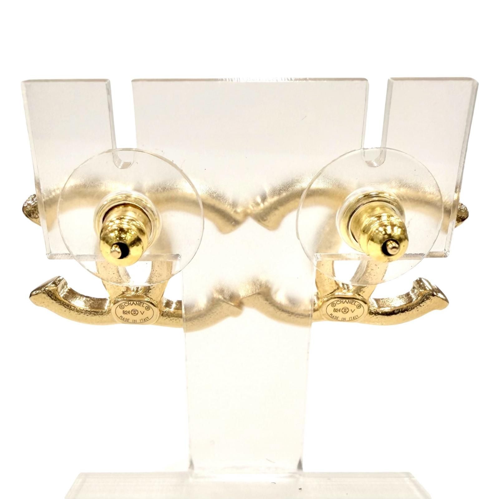 Chanel CC Logo Tweed Carved Earrings for Both Ears Gold — view 4