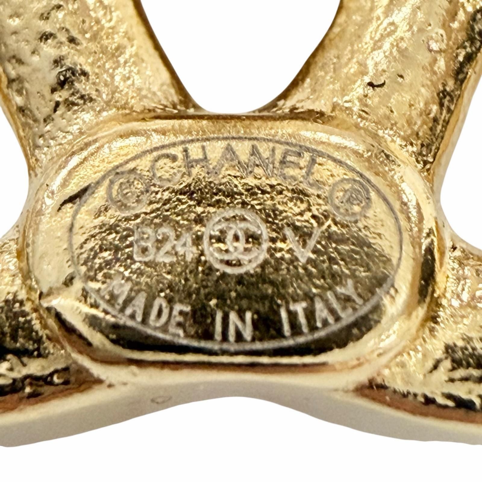 Chanel CC Logo Tweed Carved Earrings for Both Ears Gold — view 7