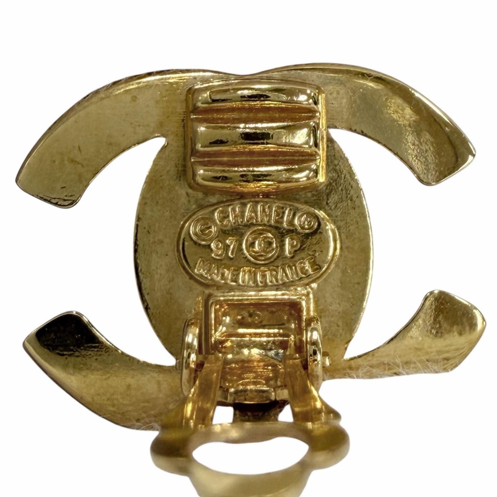 Chanel Vintage CC Logo Turnlock Earrings Gold — view 7
