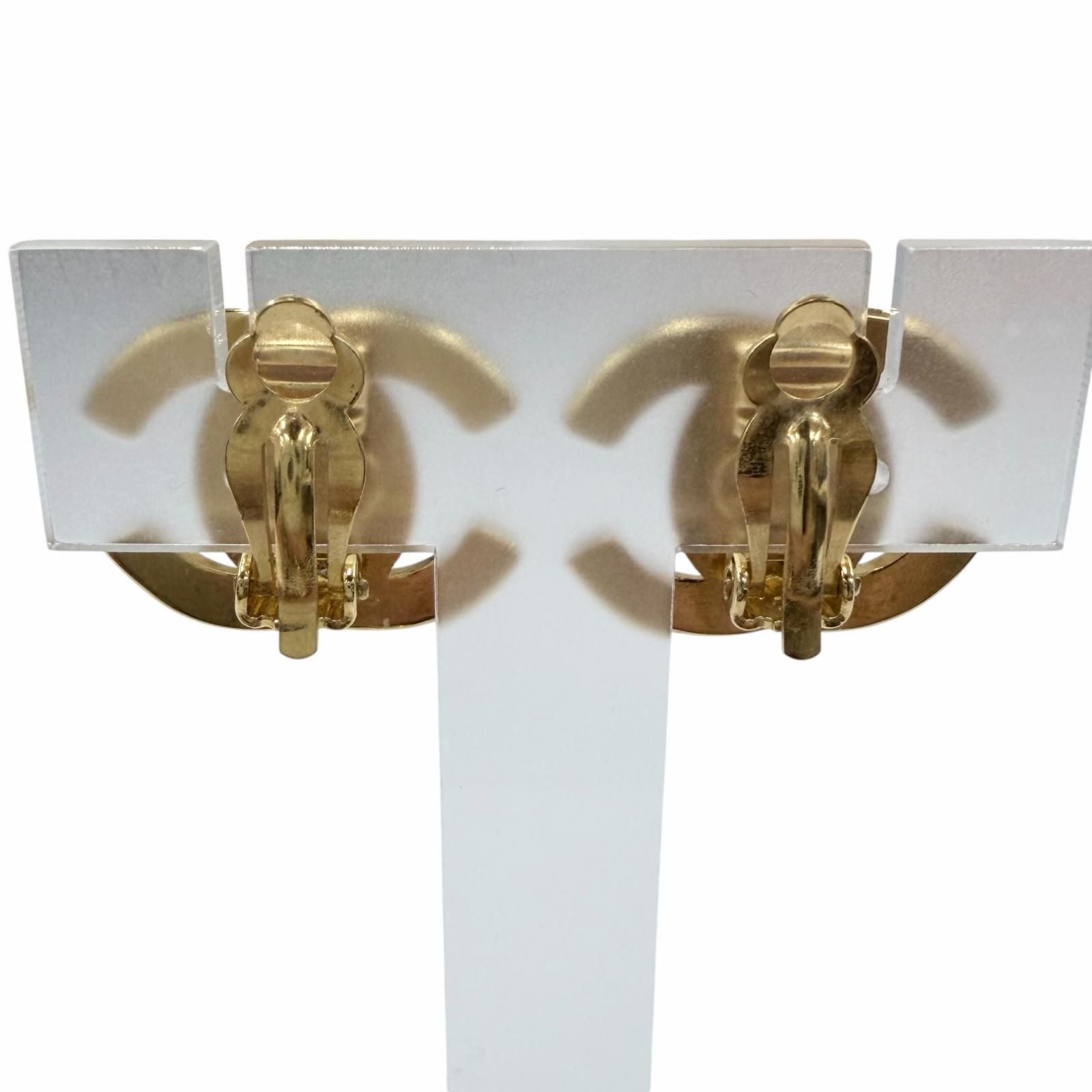 Chanel Vintage CC Logo Turnlock Earrings Gold — view 4