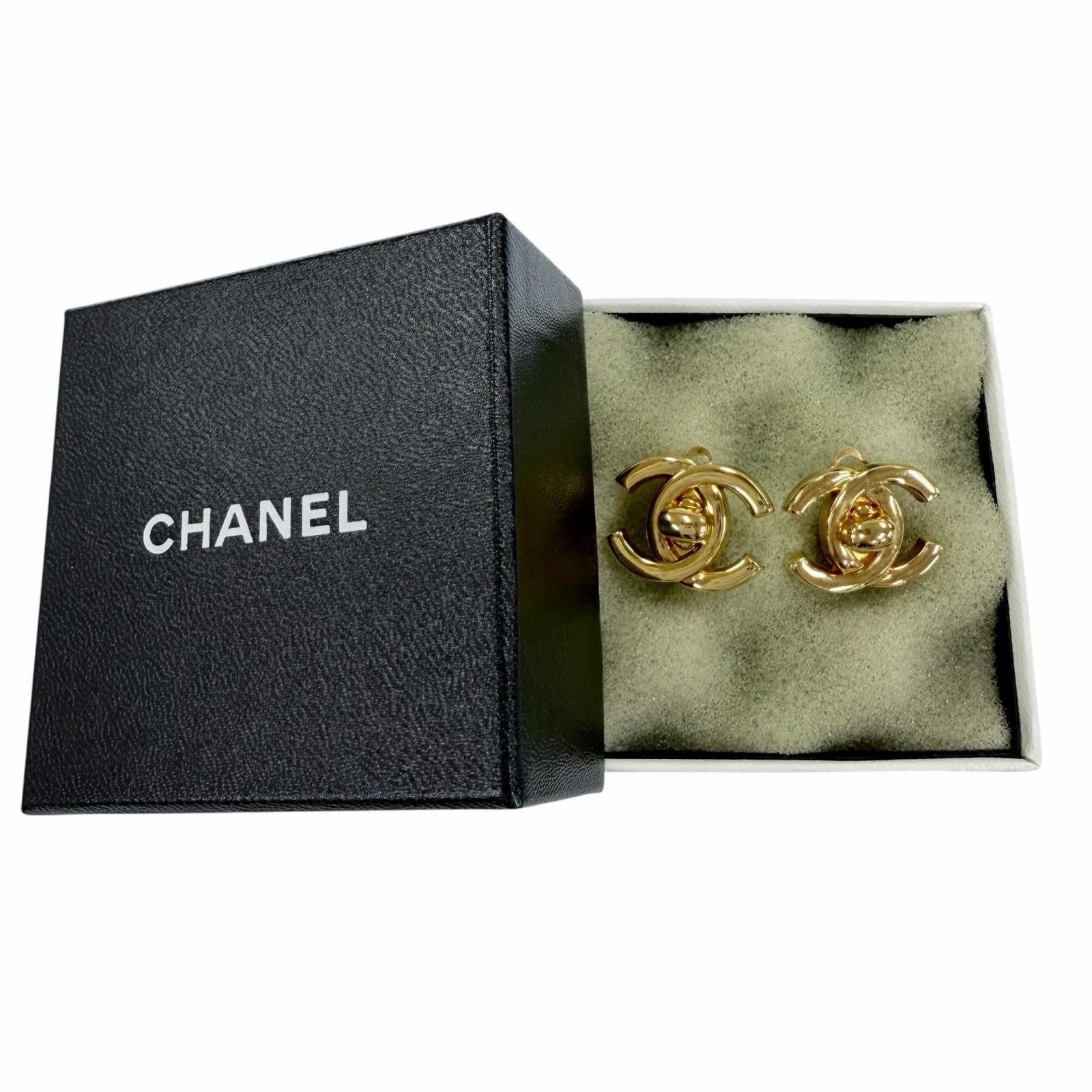 Chanel Vintage CC Logo Turnlock Earrings Gold — view 2