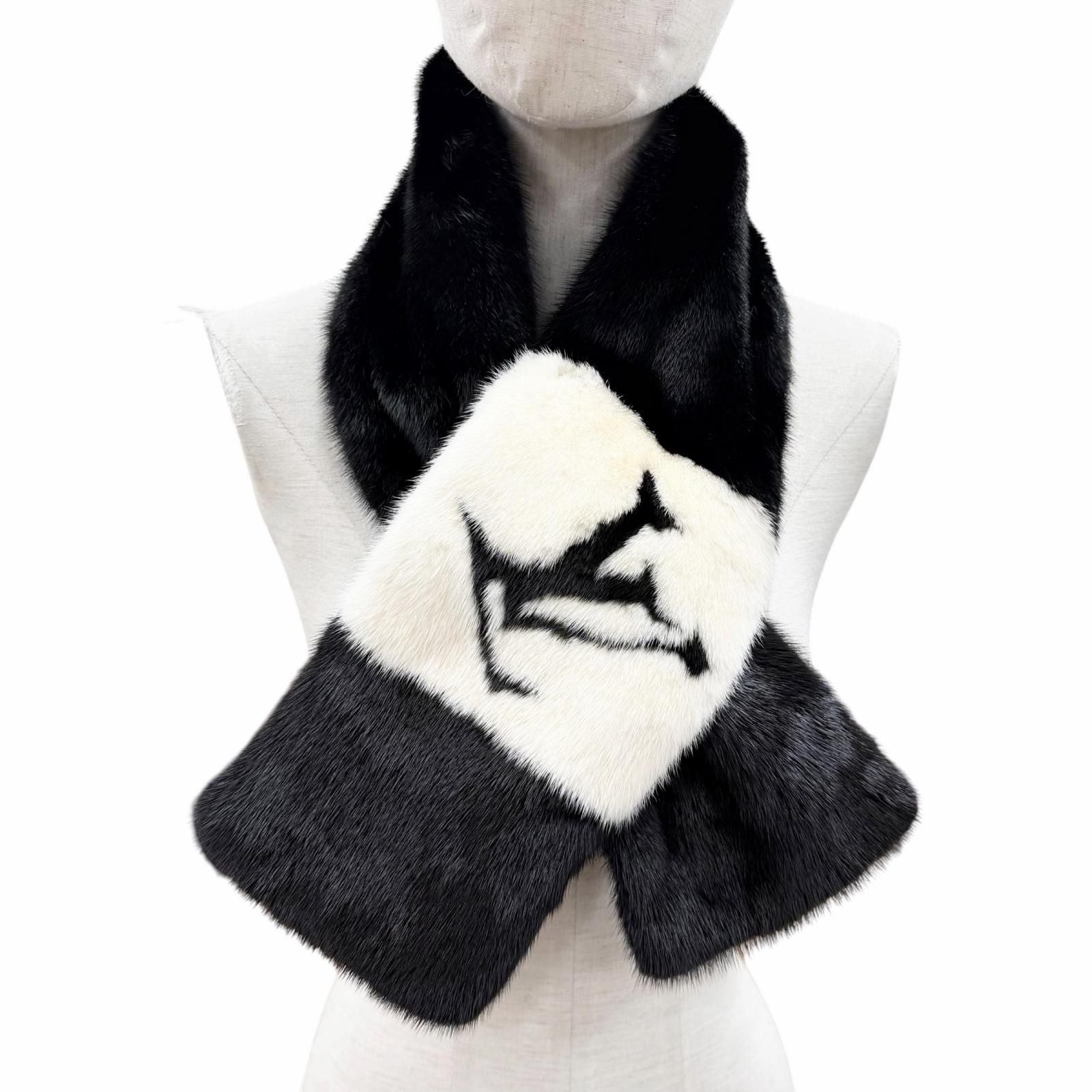 Louis Vuitton Echarpe Gogram Mink LV Logo Back Monogram Tippet Shawl Black — view 4