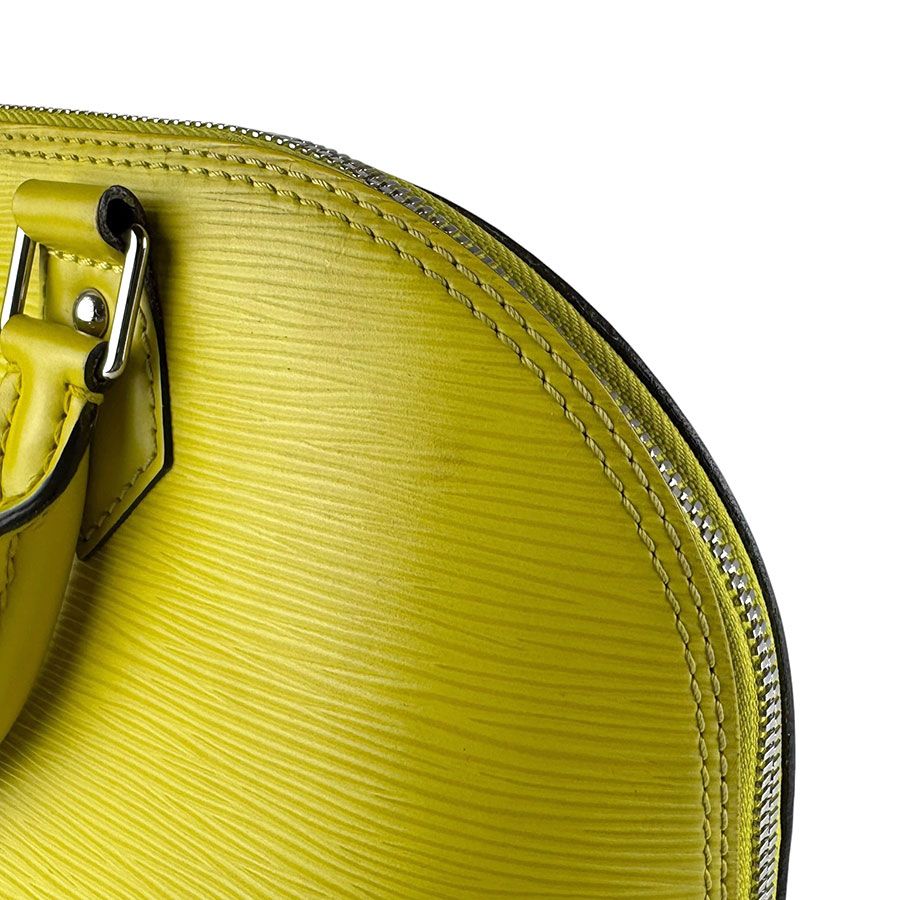 Louis Vuitton Handbag Alma PM — view 7