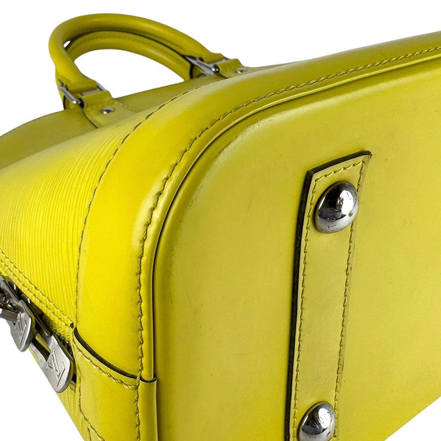 Louis Vuitton Handbag Alma PM — view 8