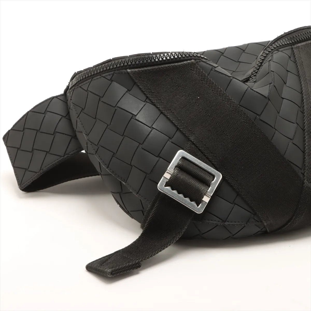 Bottega Veneta Intrecciato Rubber 2-Way Belt Bag Crossbody Body Waist Pouch — view 4
