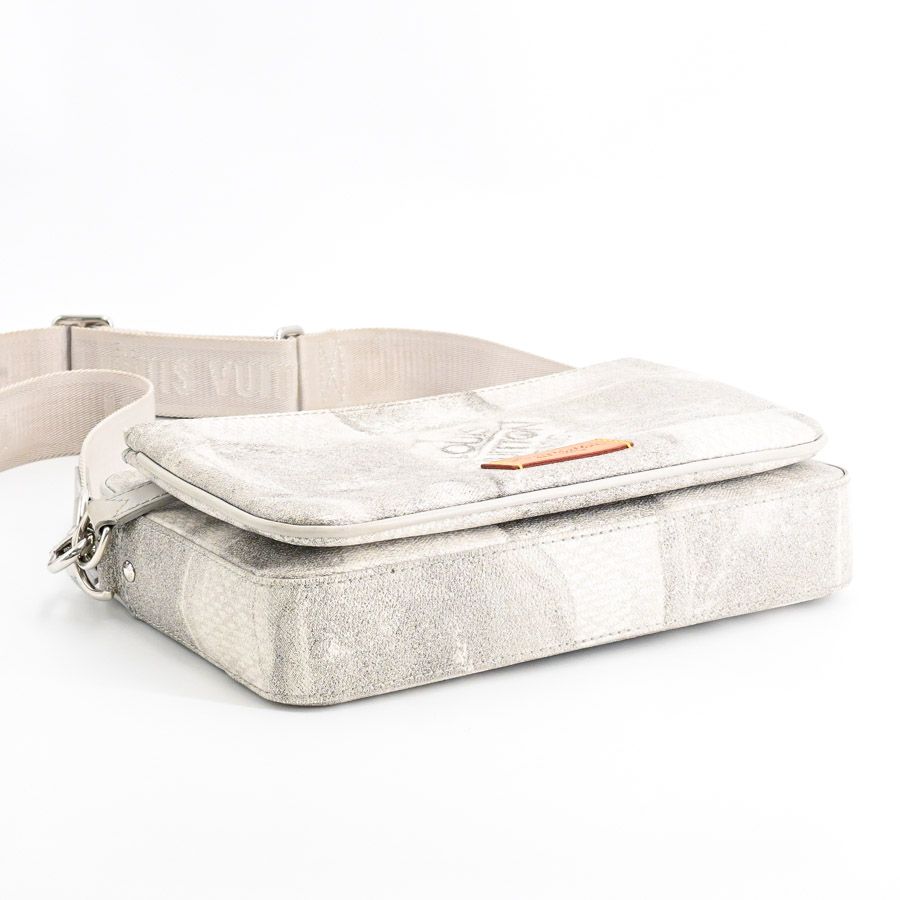 Louis Vuitton Shoulder Bag Trio Messenger — view 6