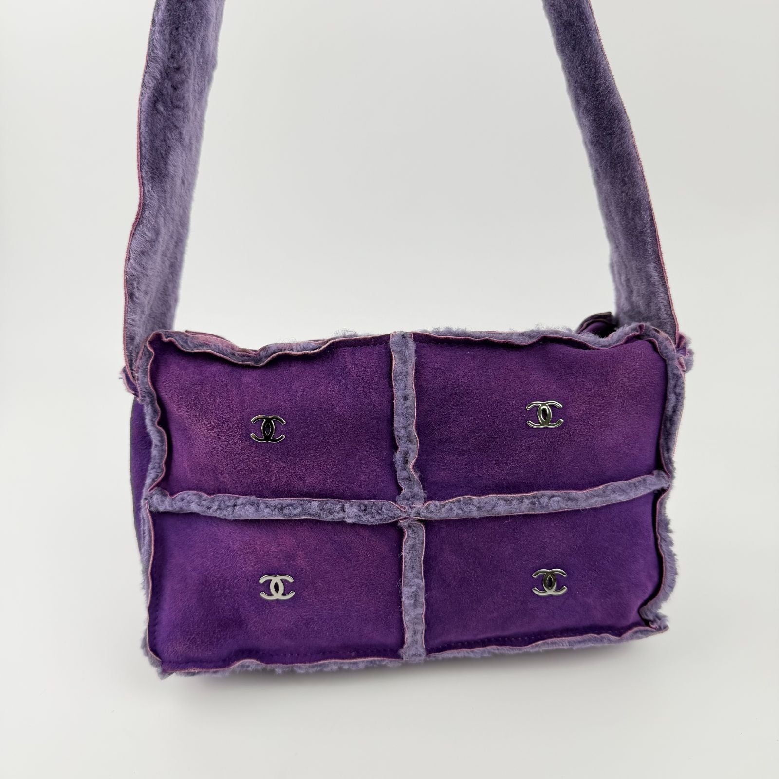 Chanel Shoulder Bag Shearling Suede Purple Silver Vintage — view 4
