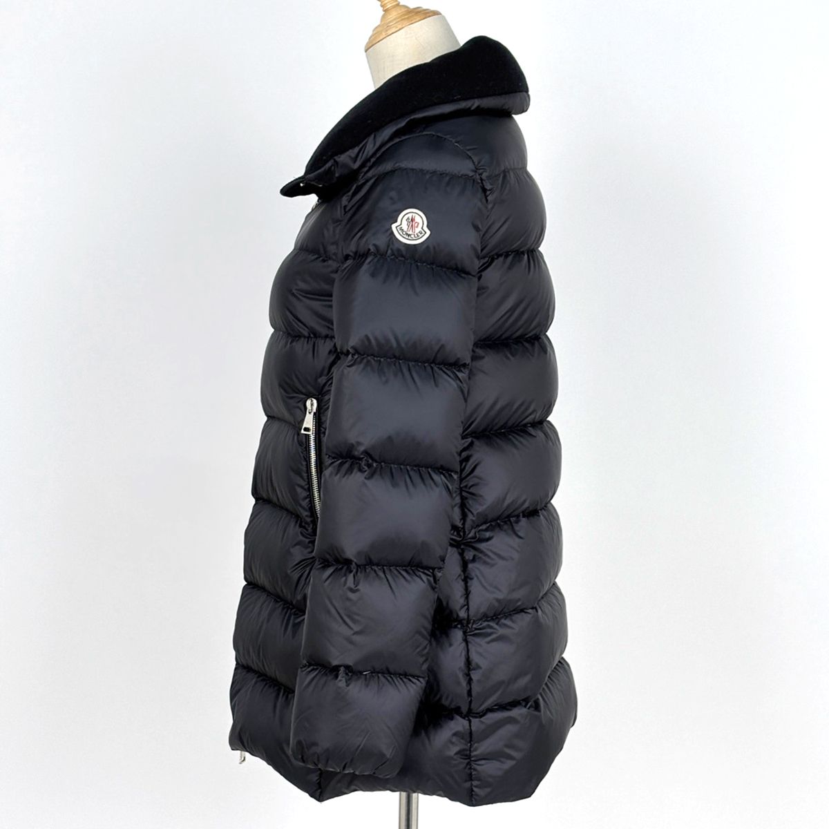 Moncler Torcyn Down Jacket Black — view 2