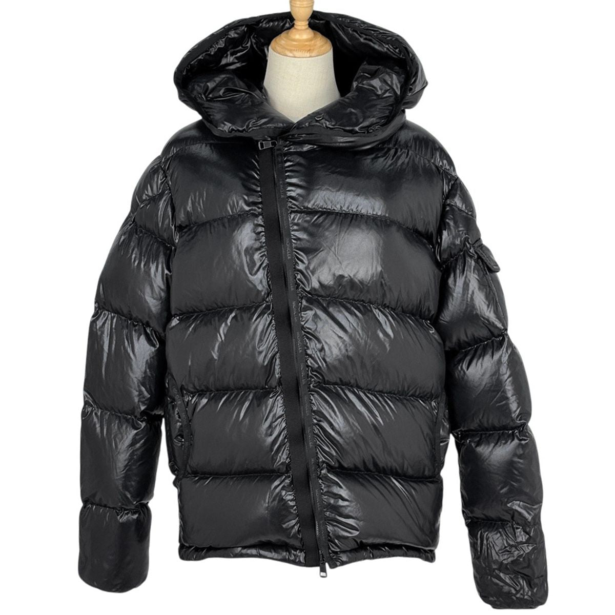 Moncler Neuvic Down Jacket Black