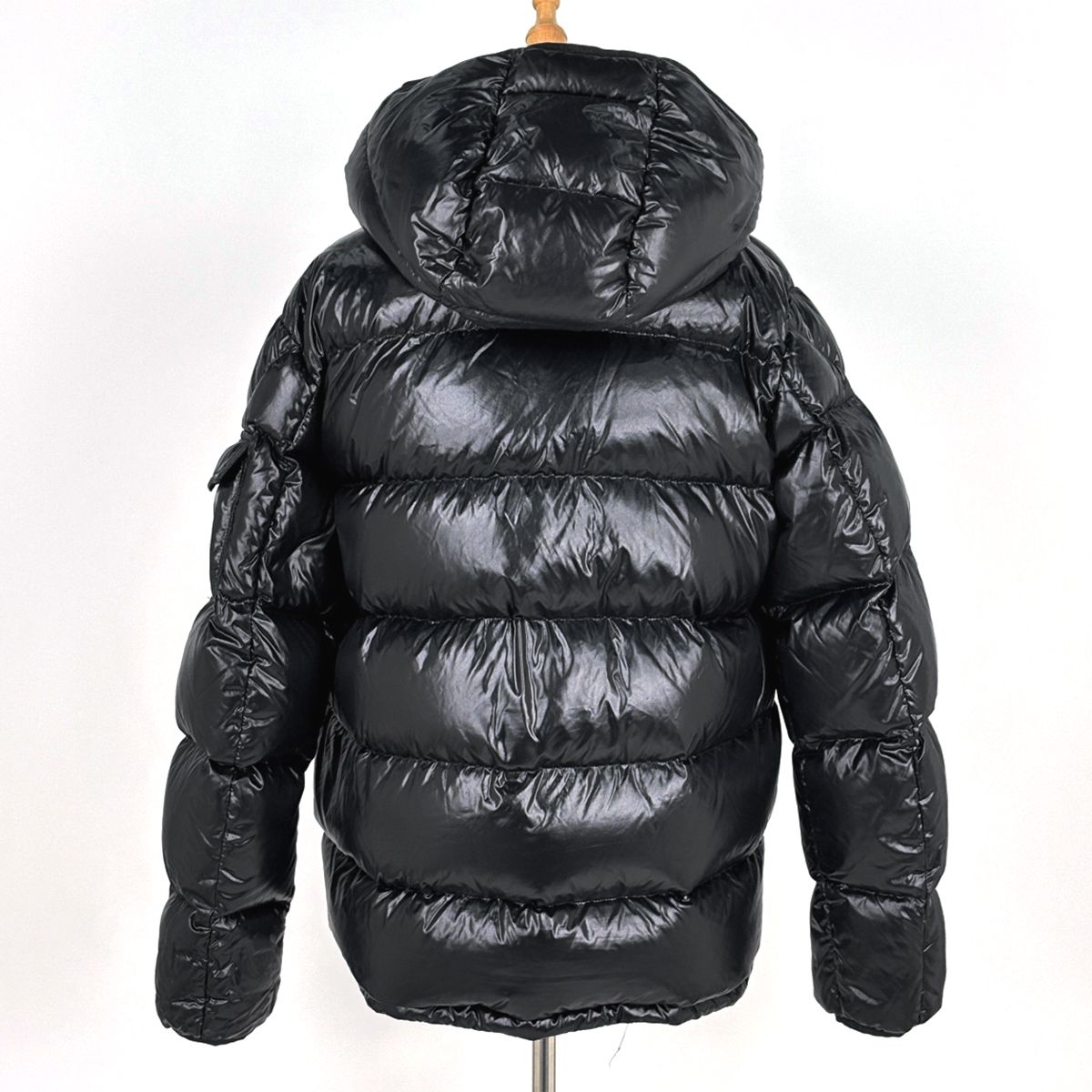 Moncler Neuvic Down Jacket Black — view 3