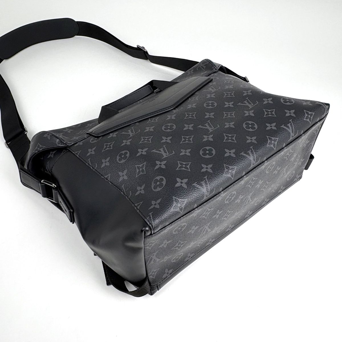 Louis Vuitton Voyage Messenger Bag Monogram Eclipse Noir Gray — view 2