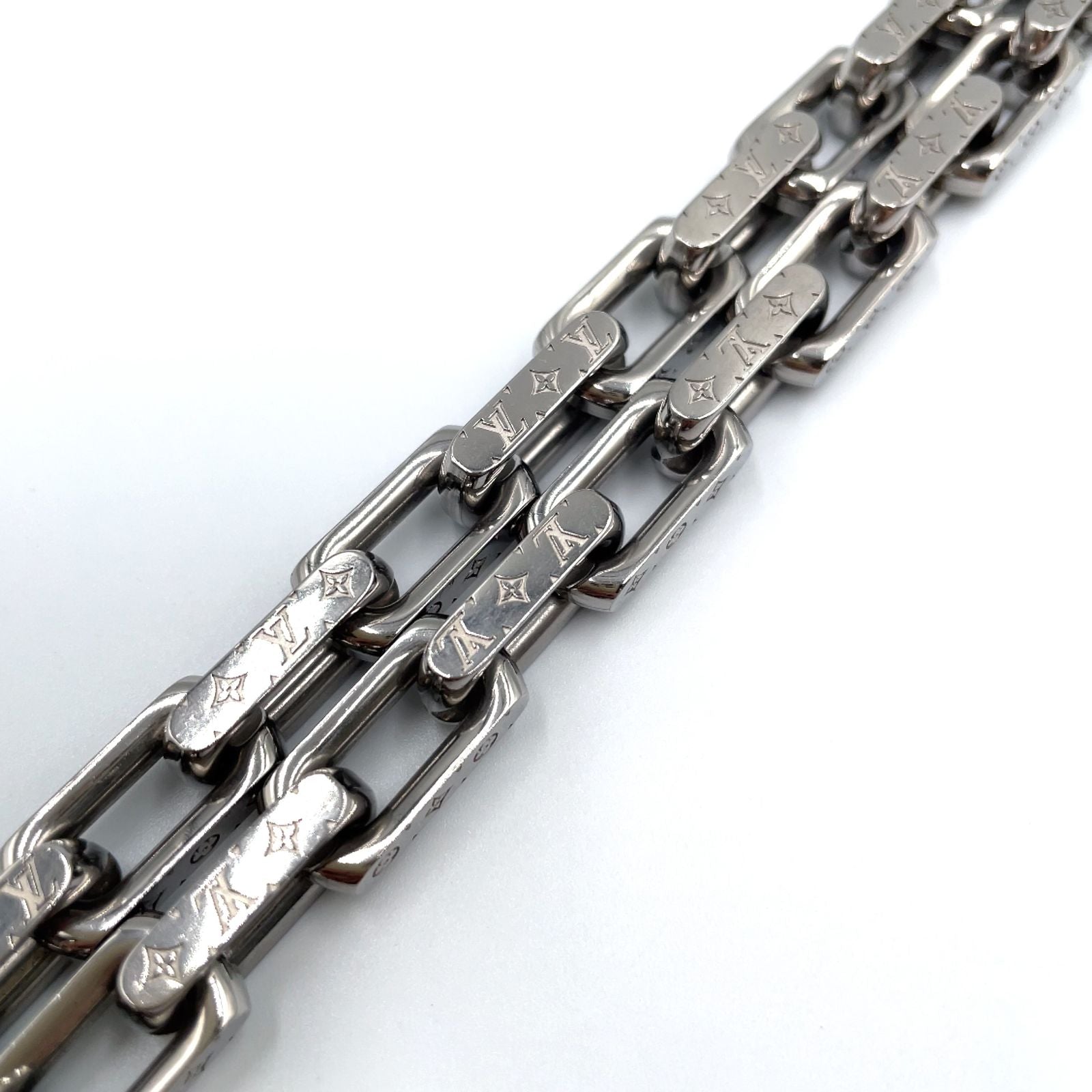 Louis Vuitton Collier Chain Monogram Metal Silver Necklace — view 5