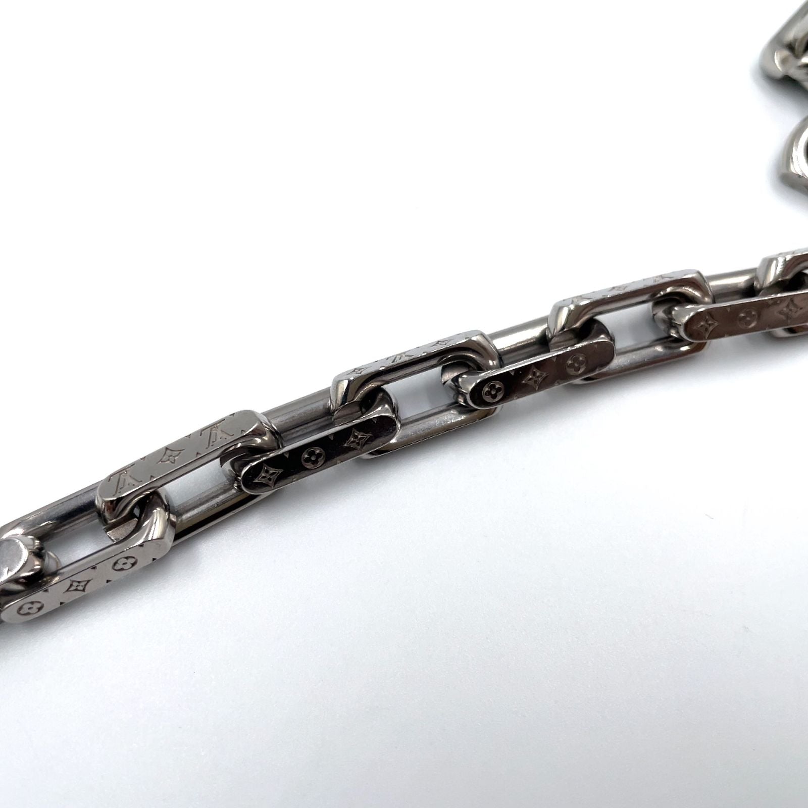 Louis Vuitton Collier Chain Monogram Metal Silver Necklace — view 8