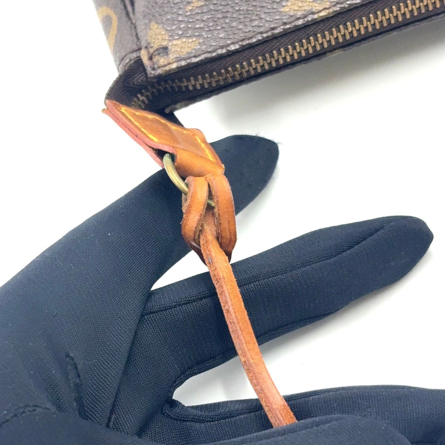 Louis Vuitton Pochette Monogram Leather Brown Handbag Gold — view 8