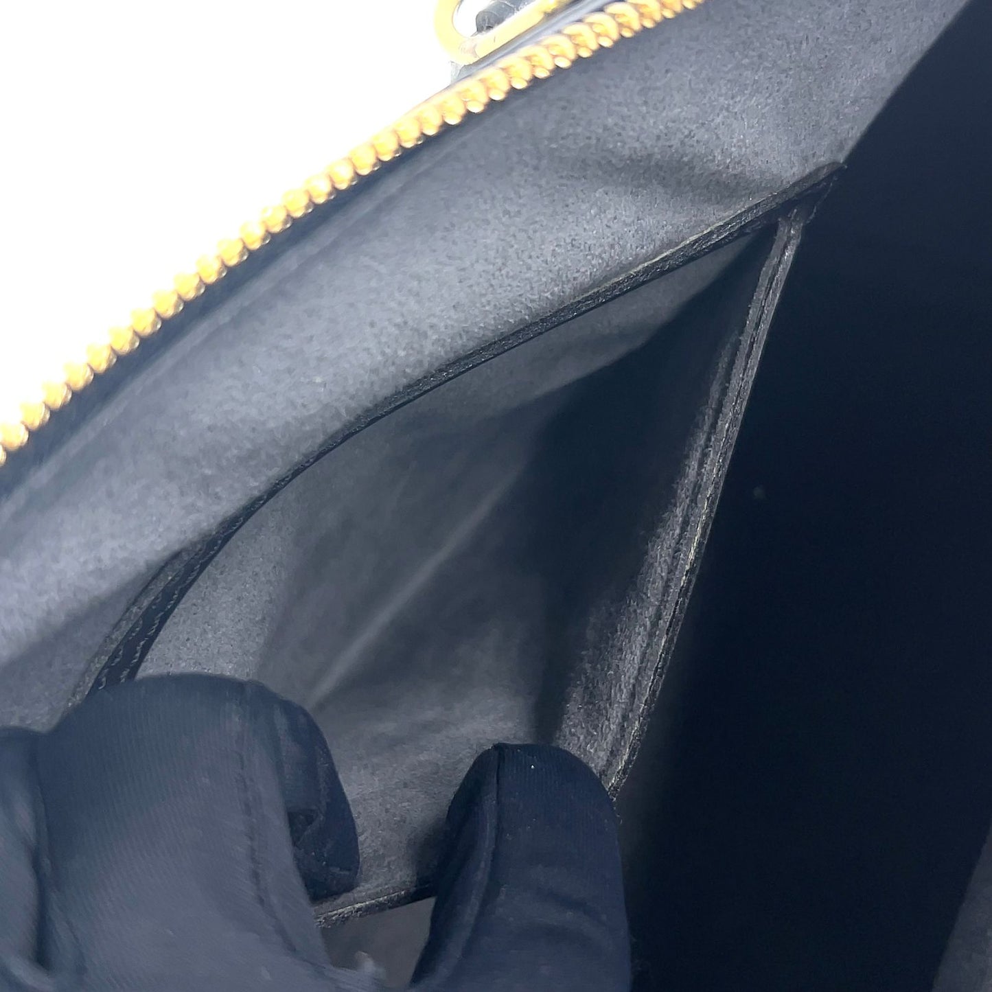 Louis Vuitton Alma Epi Noir Leather Black Handbag Silver — view 7