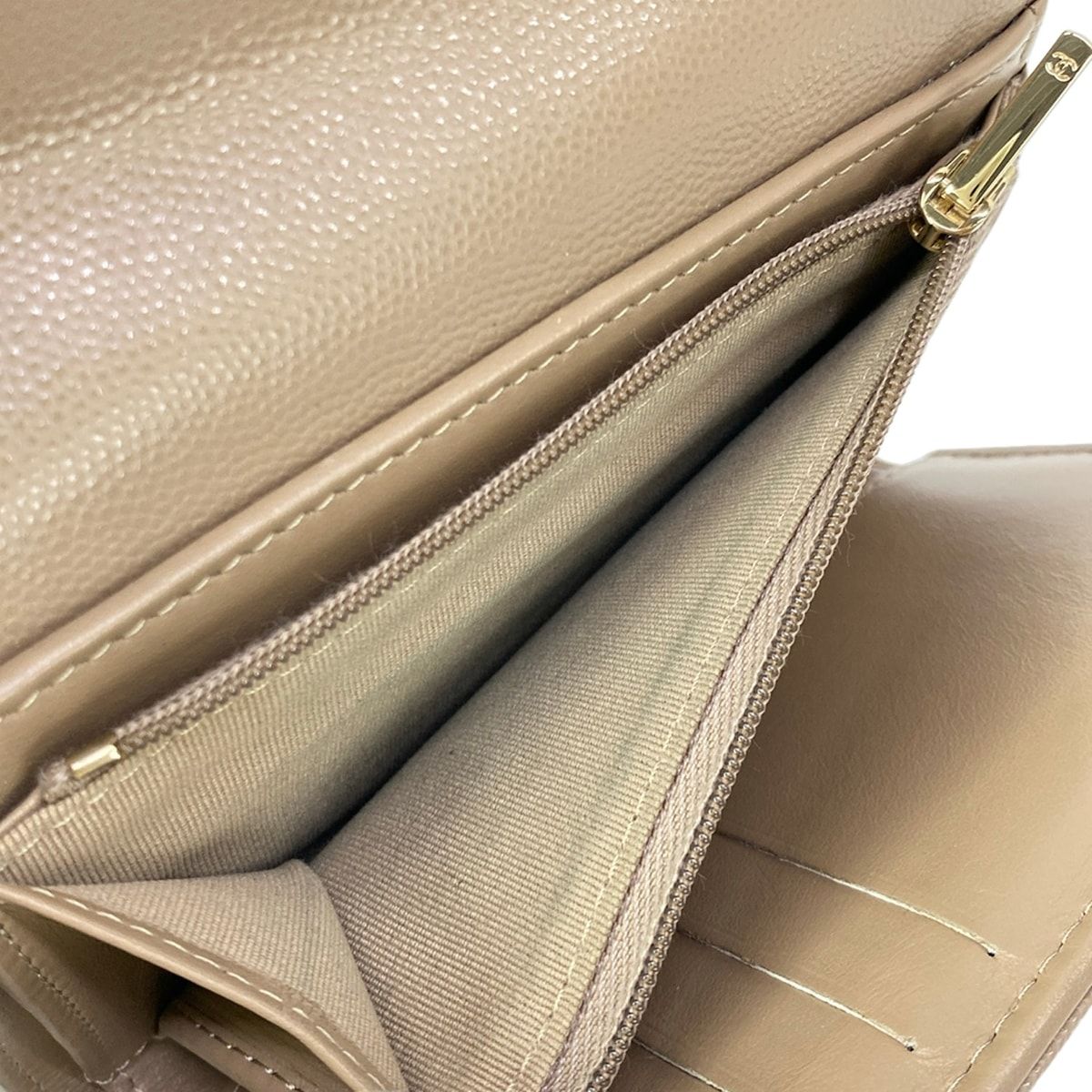 Chanel Trifold Wallet Quilted Beige Gold CC Logo — view 4