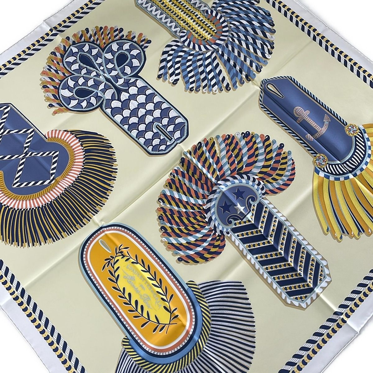 Hermes Scarf Carre 90 Double Face Gris Perle Jaune Pearl Multi Epaulettes de