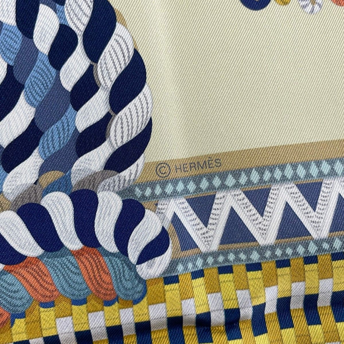 Hermes Scarf Carre 90 Double Face Gris Perle Jaune Pearl Multi Epaulettes de — view 2