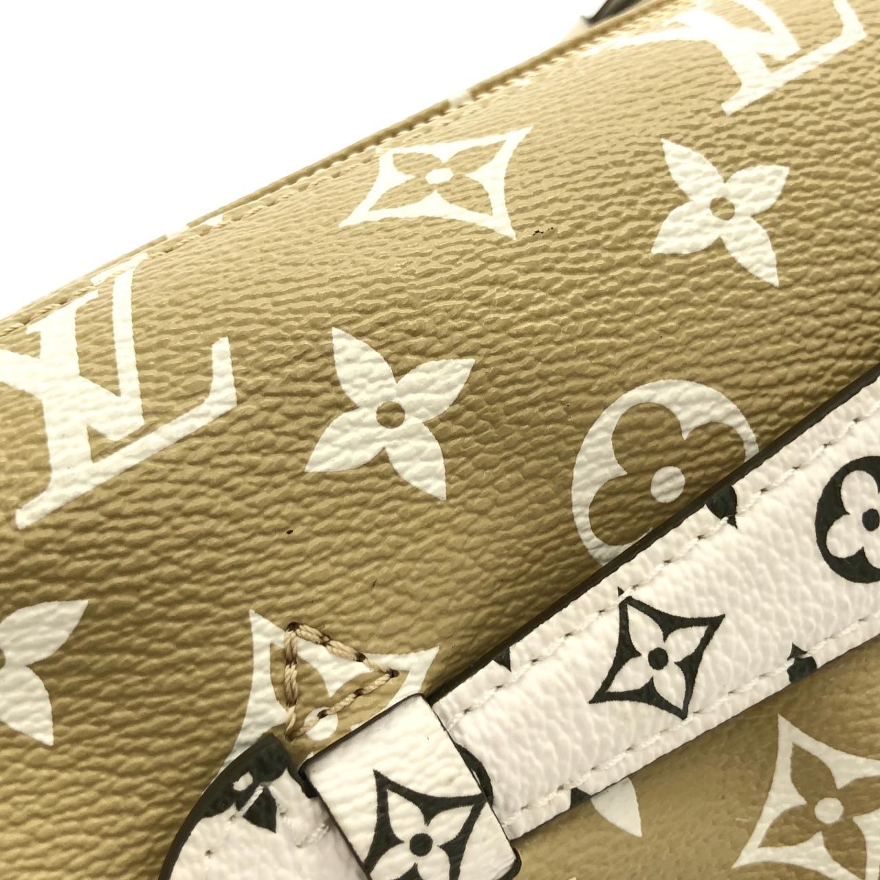 Louis Vuitton Monogram Giant Bum — view 4