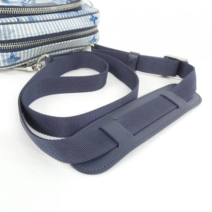 Louis Vuitton Water Monogram Outdoor Pochette Shoulder — view 5