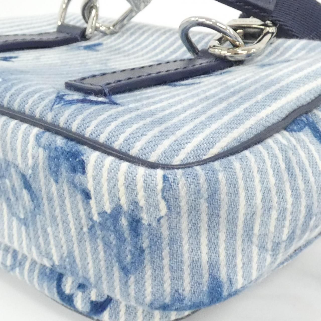Louis Vuitton Water Monogram Outdoor Pochette Shoulder — view 3