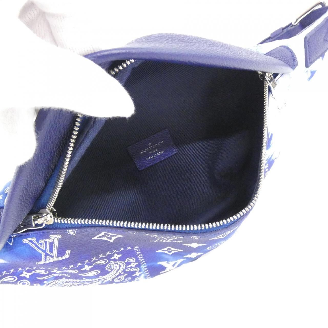 Louis Vuitton Monogram Bandana Discovery Bum Bag PM — view 6
