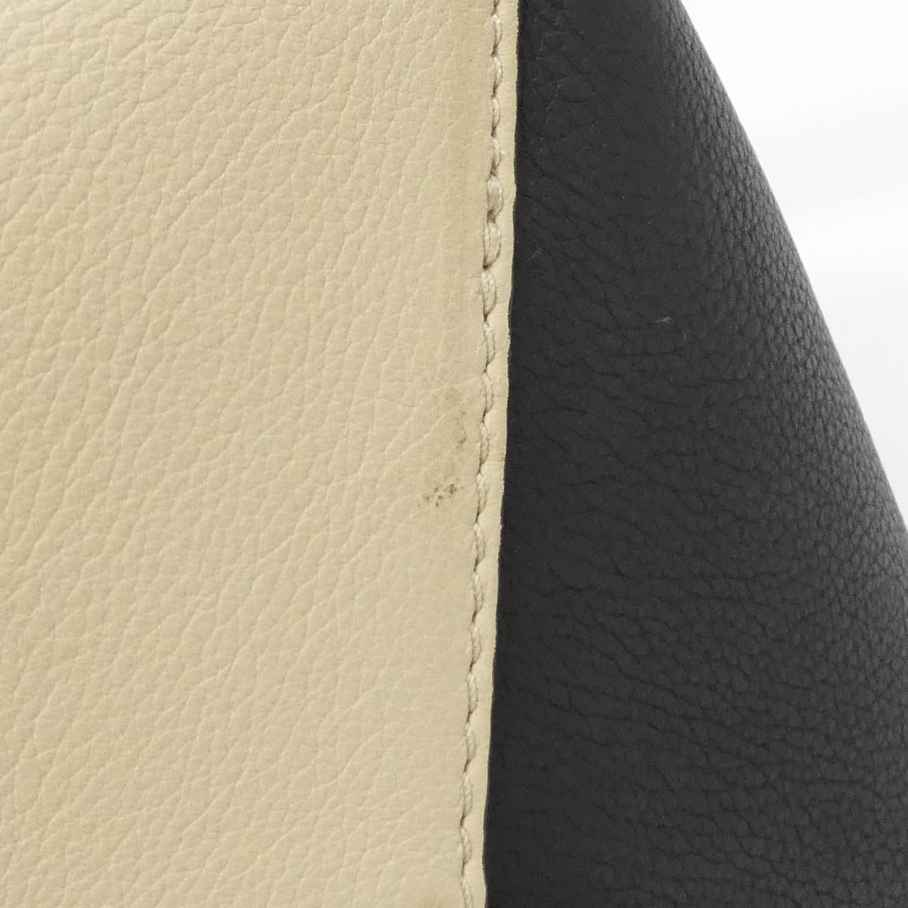 Louis Vuitton Lockme Cabas — view 4