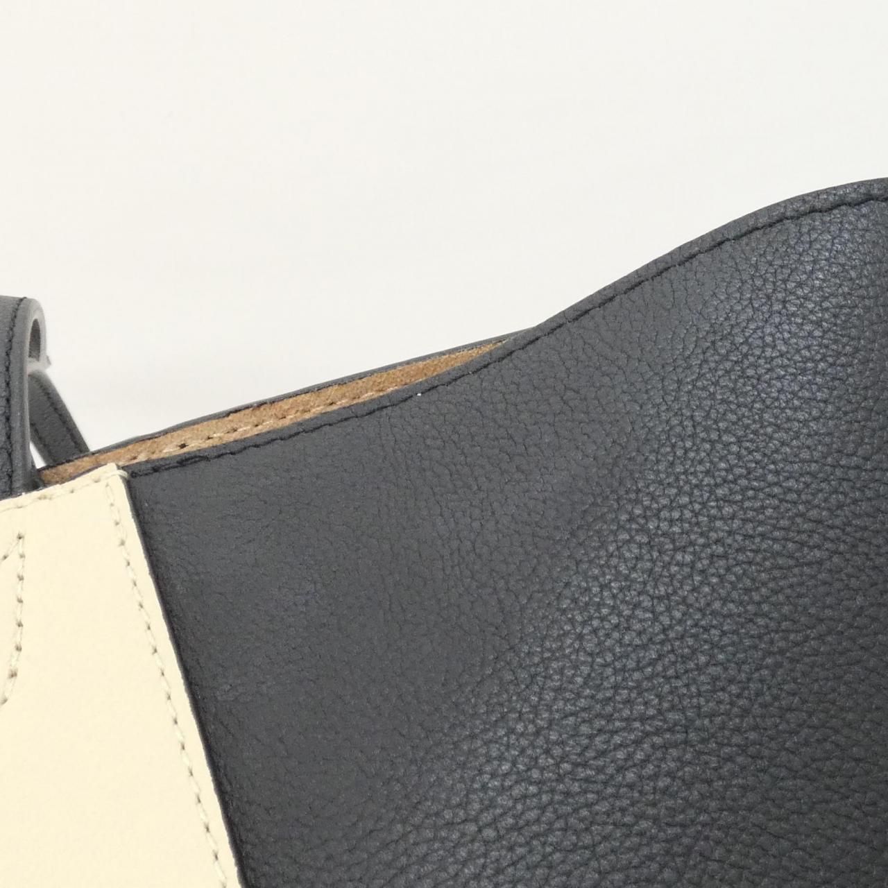 Louis Vuitton Lockme Cabas — view 6