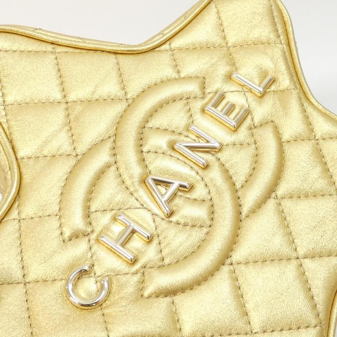 Chanel Shoulder Bag Gold — view 7