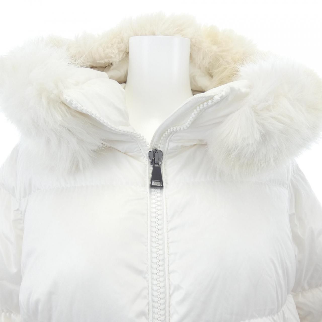 Moncler Laiche Down Jacket — view 7