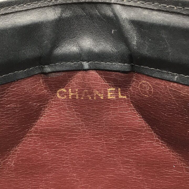 Chanel CC Logo Quilted Leather Clutch Black — view 9