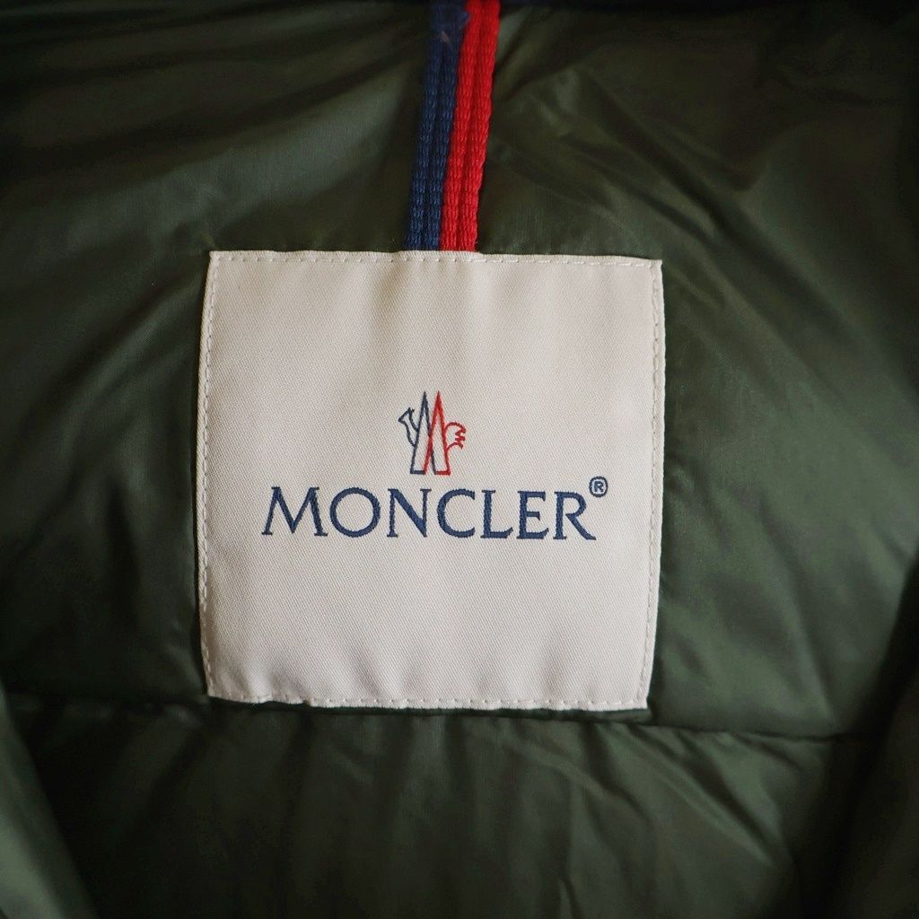 Moncler Bramant Patch Logo Hooded Down Jacket Navy — view 7